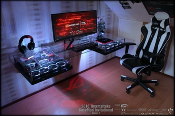 Có dàn máy tính như thế này chắc chẳng game thủ nào muốn ra khỏi nhà