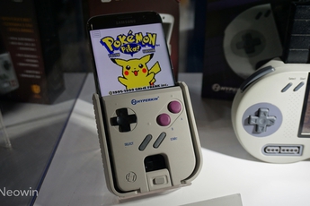 Thiết bị "Úm Ba La" biến điện thoại di động thành máy Gameboy