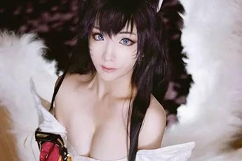 Tiếp tục bỏng mắt với cosplay Ahri trong Liên Minh Huyền Thoại