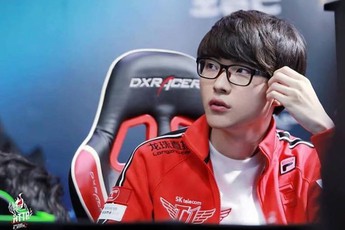 Đây là Faker, anh ấy đánh Xin Zhao, vị trí Đường Trên, "thông" cả thế giới... "GÁNH TEAM 20 GG"