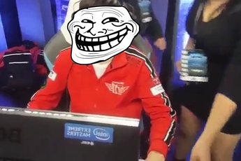 Liên Minh Huyền Thoại: Đây là hành động của Faker khi nhìn thấy.. gái xinh