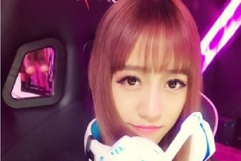 Liên Minh Huyền Thoại: Hotgirl số một Trung Quốc treo giải 10.000 RP cho ai solo thắng