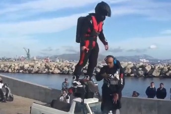 Độc đáo món đồ chơi giúp bạn bay lượn như trong phim viễn tưởng