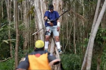 Tái hiện màn so tài huyền thoại giữa Naruto và Sasuke ngoài đời thực