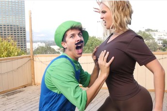[Clip Việt hoá] Khi Mario phải chiến đấu với... hot girl để cứu công chúa