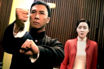 Vì sao Diệp Vấn đánh đông đánh tây nhưng về nhà vẫn bóp chân cho vợ