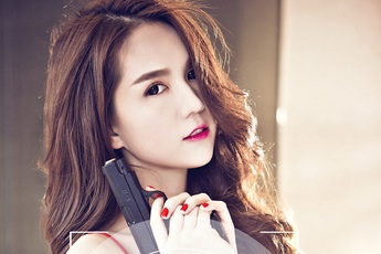 Cùng ngắm bộ ảnh Ngọc Trinh tặng game thủ Đột Kích ngày 8/3