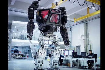 Hàn Quốc sản xuất ra robot hiện đại trông giống hệt binh chủng trong... StarCraft