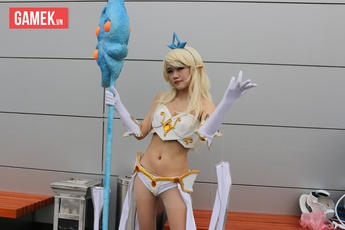 Vẻ đẹp khó cưỡng của những màn cosplay trong lễ hội Hoa Tử Đằng tại Hà Nội