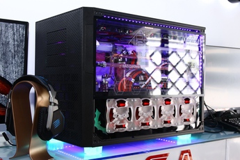 Cận cảnh dàn PC độ tản nhiệt chất lỏng: Đẹp lung linh, giá 150 triệu đồng