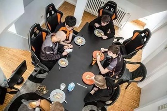 Cuộc sống của game thủ LMHT chuyên nghiệp thế giới có hào nhoáng như bạn nghĩ?