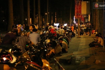 Công an giải tán đám đông tụ tập ở công viên Tao Đàn bắt Pokemon lúc 1h sáng