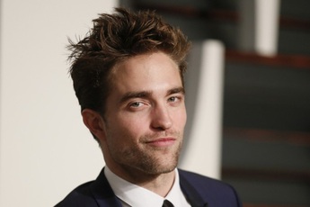 Fan choáng váng khi tài tử Twilight - Robert Pattinson thừa nhận mình đồng tính