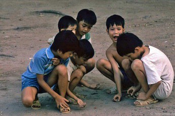 Bồi hồi với những món đồ chơi "đưa tôi một vé đi tuổi thơ" của game thủ Việt