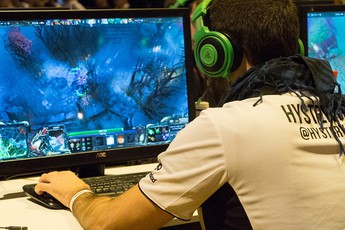 Nỗi khổ muôn thuở của dân cày Việt yêu game online nước ngoài