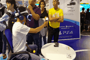 Theo chân game thủ chơi thử kính thực tế ảo PlayStation VR tại Việt Nam
