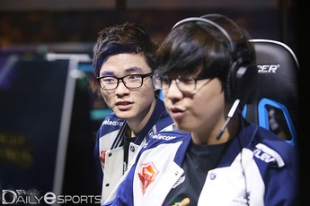 CHÍNH THỨC: Faker gia hạn hợp đồng với SKT T1, nhưng người đồng đội thân thiết nhất của anh lại ra đi