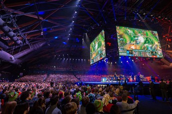 Game thủ đã xem hơn 800 triệu giờ eSports trên Twitch trong 10 tháng qua