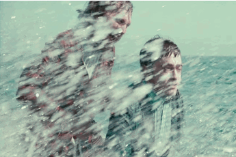 Harry Potter - Daniel Radcliffe vào vai xác chết biết... xì hơi, bị đem ra làm thuyền lướt sóng