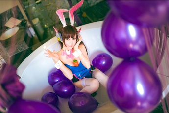 Cosplay D.Va cực nóng bỏng trong bồn tắm dành cho fan hâm mộ Overwatch