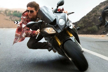 Tom Cruise bị vỡ mắt cá chân khiến Mission Impossible 6 phải tạm hoãn