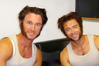 Những bức ảnh hiếm hoi của diễn viên phim siêu anh hùng khi đứng cạnh "anh em sinh đôi" của mình