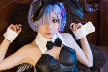 Tuyệt vời cosplay nàng hầu gái cực xinh đẹp trong Re:Zero