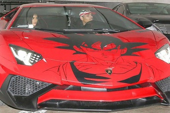 Nam ca sĩ Chris Brown bất ngờ khoe siêu xe Lamborghini Son Goku cực độc
