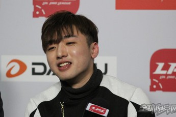 Đang chuẩn bị đánh LPL thì bỏ tai nghe, khiêu khích trọng tài của Riot, tuyển thủ Trung Quốc phải nhận cái kết đắng lòng