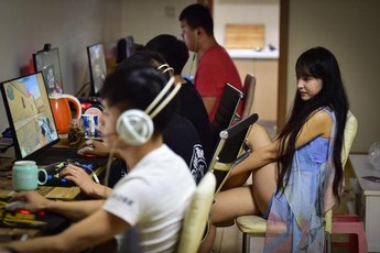 Bất ngờ khi mỹ nữ tốt nghiệp đại học nhưng chấp nhận phục vụ đội game Đột Kích