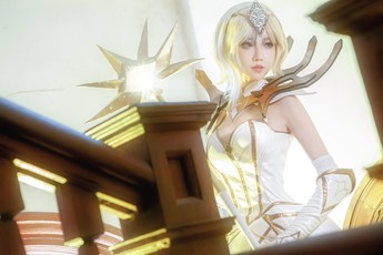 Lạ mắt với bộ ảnh cosplay Lux Thập Đại Nguyên Tố trong Liên Minh Huyền Thoại