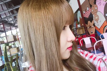 Bị cả team đối phương 'cắm trại', nữ streamer Việt xinh đẹp bất lực chẳng biết làm gì ngoài khóc