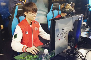 Thì ra Faker kêu gọi giao tranh kiểu này, bảo sao SKT T1 được ca tụng là "ông vua combat tổng"