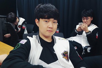 Vừa gia nhập SKT, Untara bất ngờ nhận được lời khen từ Faker vì hơn Huni ở điểm này