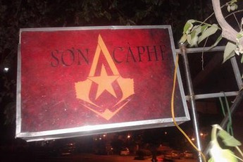 Quán cà phê ven đường chất chơi tại Hà Nội lấy logo Assassin's Creed để hút khách