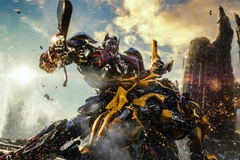 Giới phê bình dự đoán Transformers: The Last Knight có doanh thu không cao do chọn sai thời điểm ra mắt vào giữa tuần