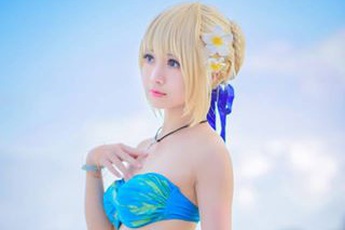 Tiếp tục ngất ngây với cosplay nàng Saber trong trang phục áo tắm