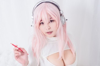 Bỏng mắt với cosplay thiếu nữ Super Sonico siêu gợi cảm