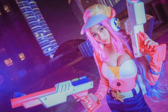 Nóng mắt với cosplay Miss Fortune cực gợi cảm trong Liên Minh Huyền Thoại
