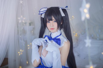 Cùng "soi" bộ ảnh cosplay tuyệt đẹp về cô nàng Hestia trong light novel DanMachi