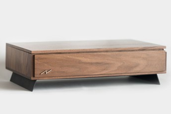 Xuất hiện máy tính vỏ gỗ nhìn như thời bao cấp, giá hơn 60 triệu Đồng