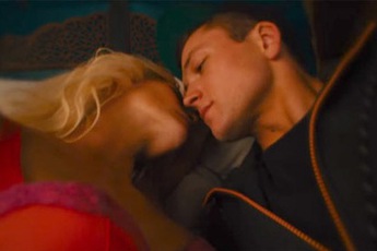 “Eggsy” Taron Egerton giải thích cảnh nóng gây tranh cãi trong "Kingsman 2"