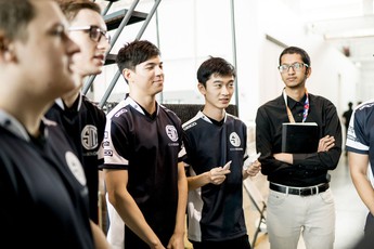 Sau Optimus, đến lượt HLV Team SoloMid chia tay với đội tuyển của mình