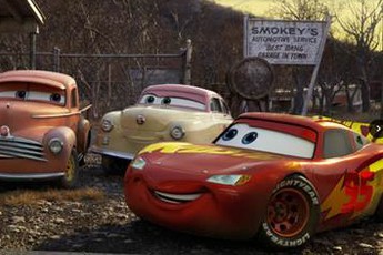 cận cảnh vụ tai nạn thảm khốc của xe McQueen trong phim hoạt hình Cars 3 sắp tới
