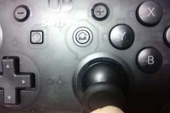 Bất ngờ khi tay cầm của Nintendo Switch có thông điệp bí mật phải căng mắt ra soi mới thấy