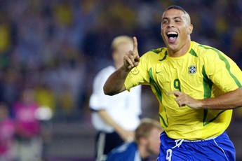 "Người ngoài hành tinh" Ronaldo ăn chiến công đầu trong Liên Minh Huyền Thoại như thế nào