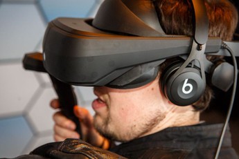 Lộ diện kính thực tế ảo chơi game mới của LG, có thể "đập chết" cả HTC Vive lẫn Oculus Rift