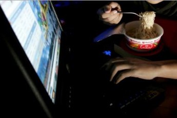 Những biểu hiện đáng sợ khi một người bị cuồng game nhưng không hề hay biết