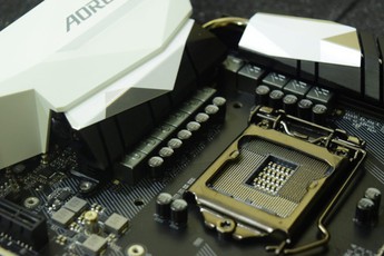 Tin xấu: Muốn chơi game bằng Core i7 8700K, game thủ sẽ phải mua bo mạch chủ mới tinh