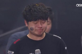 Không phải vì thắng Faker và vô địch LCK, hóa ra đây là lý do "củ chuối" khiến Mid-laner của Longzhu bật khóc khi nhận giải